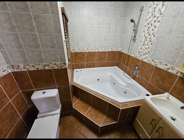 3 BEDROOM FLAT TO LET IN VAALPARK